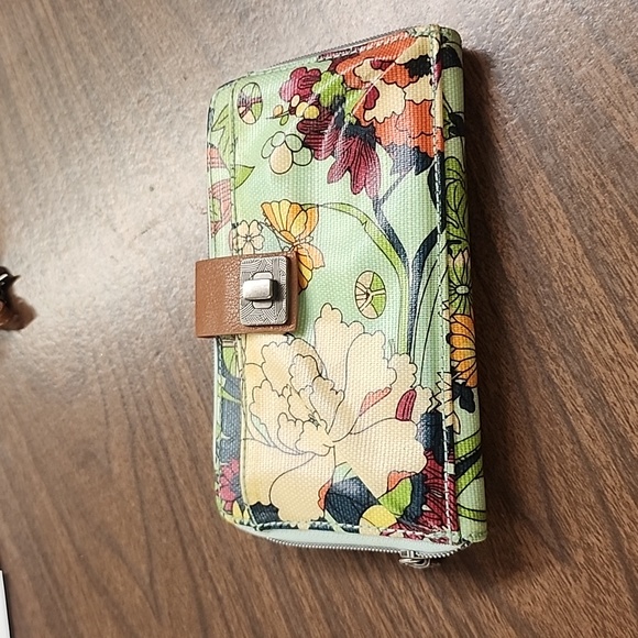 Clutch - Picture 1 of 2